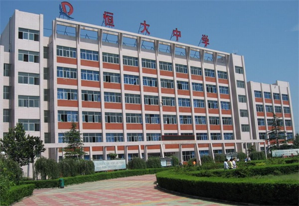 華天成空氣能建設(shè)舒心取暖工程，助力學(xué)子學(xué)業(yè)