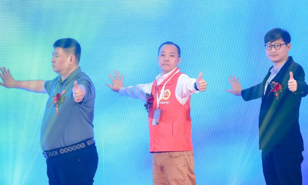 華天成實力冠名“2023第八屆中國泳池溫泉SPA行業(yè)年會”