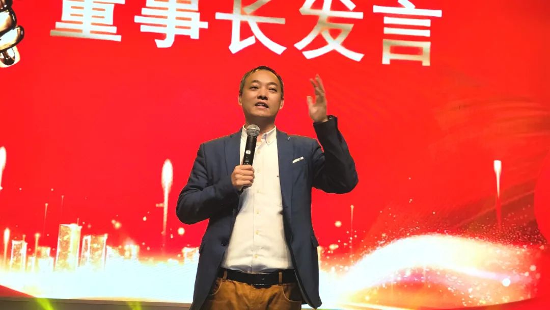 華天成團(tuán)隊(duì)共襄盛舉，同心同行擘畫2024輝煌新篇