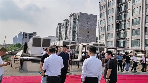 華天成閃耀泉城|榮膺2024年度清潔采暖行業領跑者