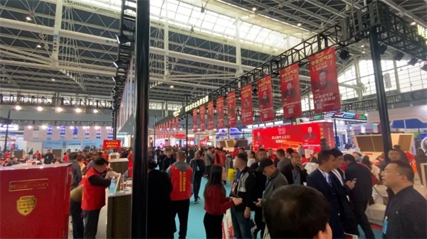 華天成強勢出擊：千平米展位震撼亮相，獲2024中國熱泵展"創新產品獎"殊榮