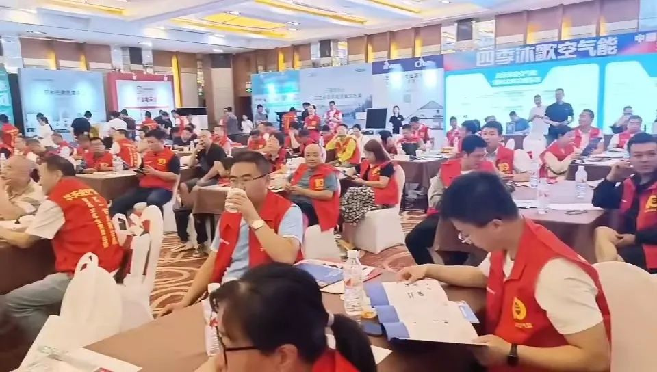 綠動絲路—華天成慧聰西安巡展大秀領軍風范