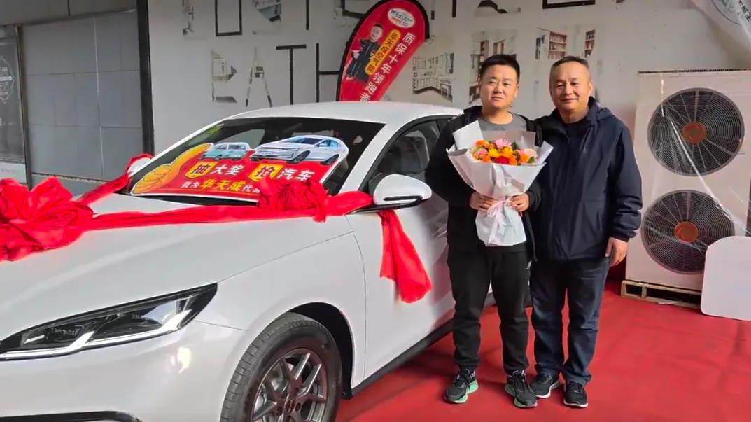 華天成“搶空氣能 贏汽車大獎”保定站活動，易縣用戶喜提比亞迪汽車！