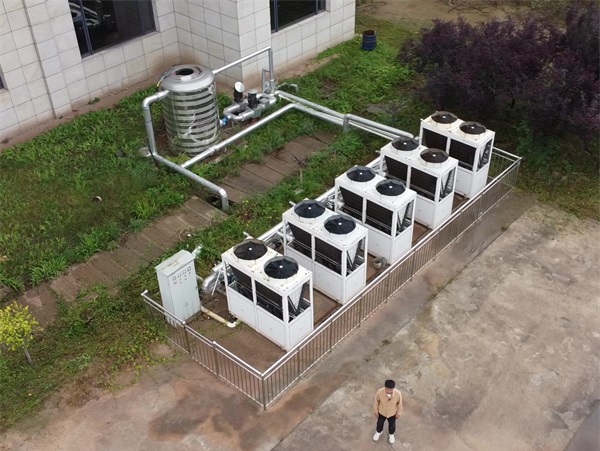 學(xué)校冬季供暖，空氣能熱泵設(shè)備來啦